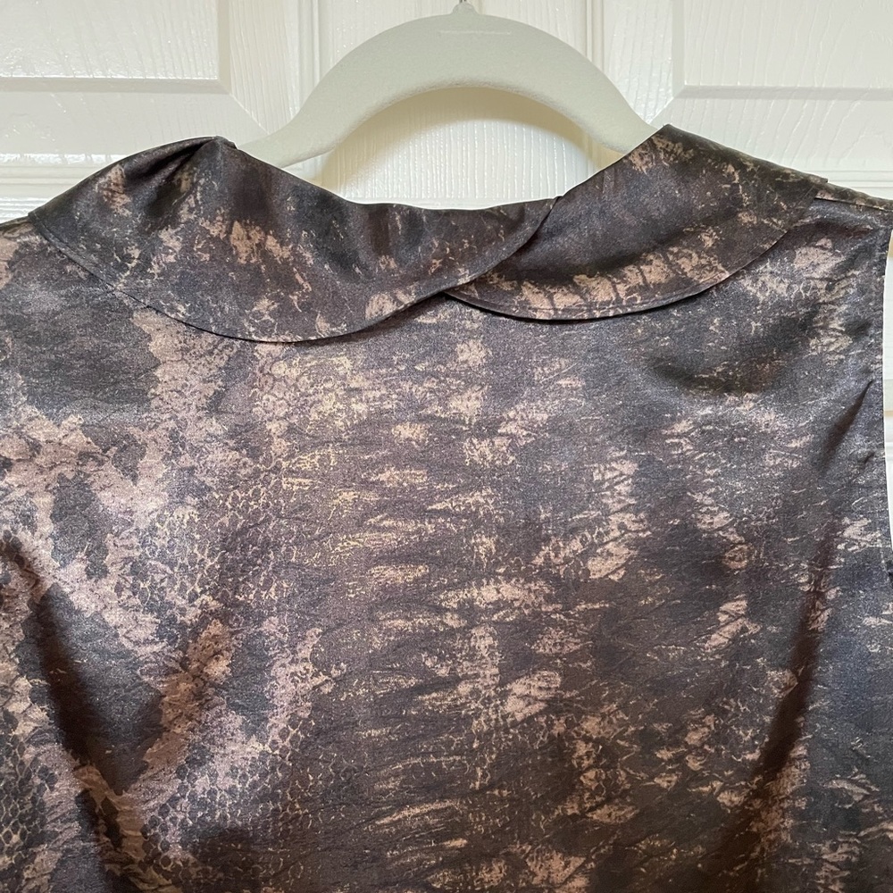 Tahari shell. Size Medium. - Picture 6 of 11